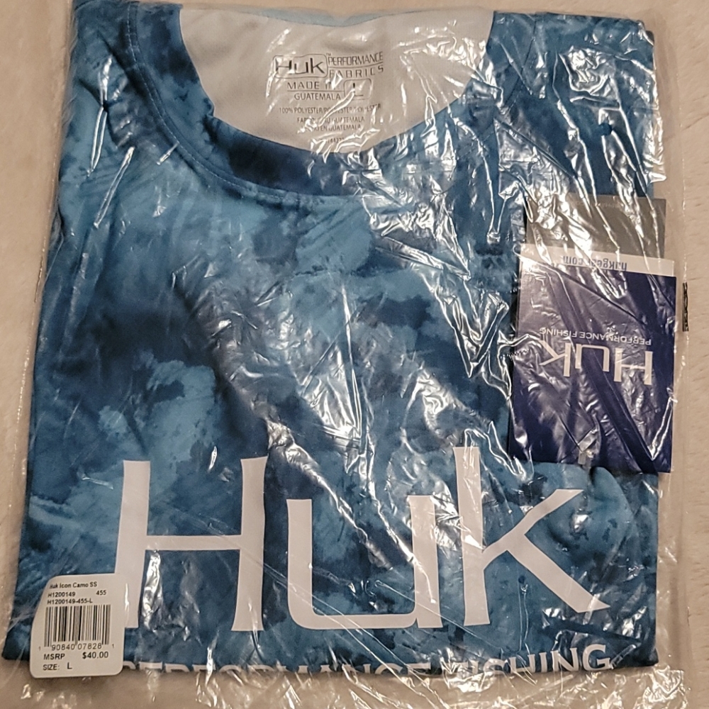 HUK blue came short sleeve shirt size Large